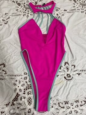 Icon Swim hot pink swimsuit one piece never worn size XS